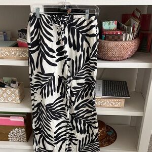 Rachel Zoe Black and White Patterned Flowy Pants! Size Small.
